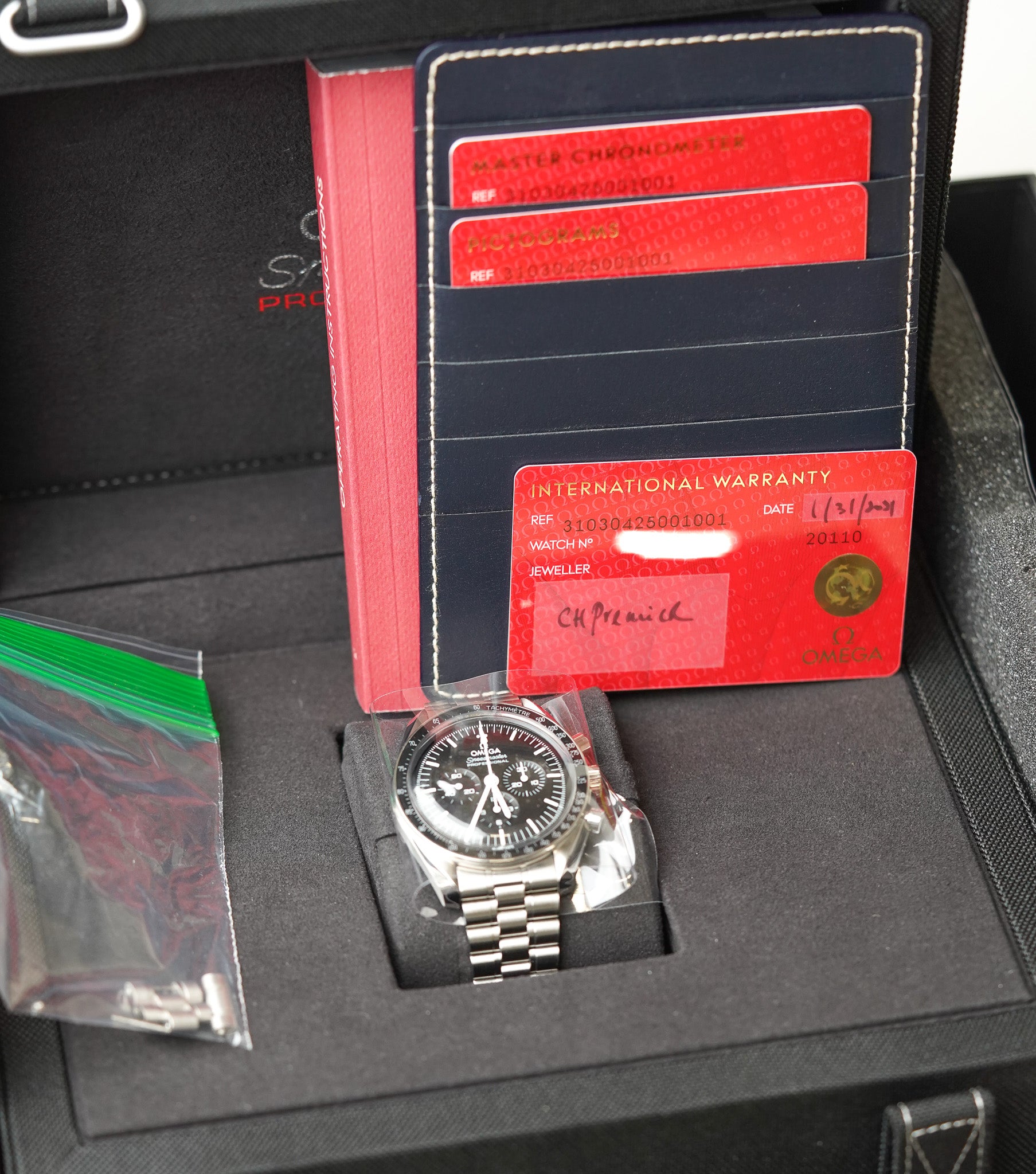 Omega Speedmaster Moonwatch 310.30.42.50.01.001 Hesalite