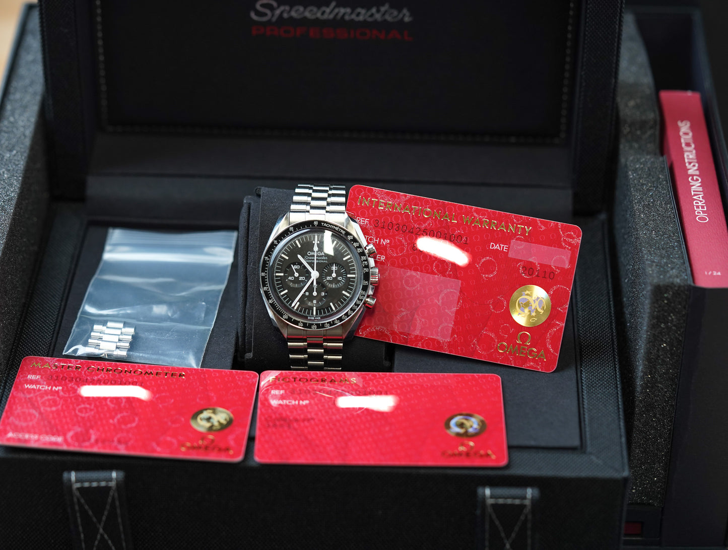 Omega Speedmaster Moonwatch 310.30.42.50.01.001 Hesalite