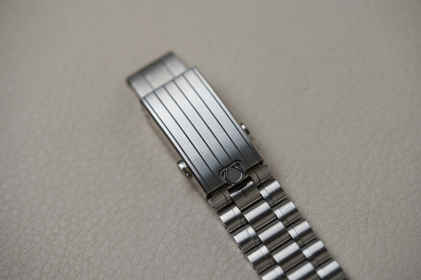 Omega Speedmaster Moonwatch 310.30.42.50.01.001 Hesalite