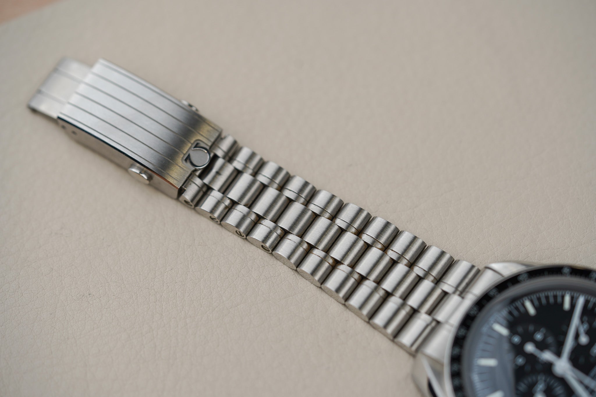 Omega Speedmaster Moonwatch 310.30.42.50.01.001 Hesalite