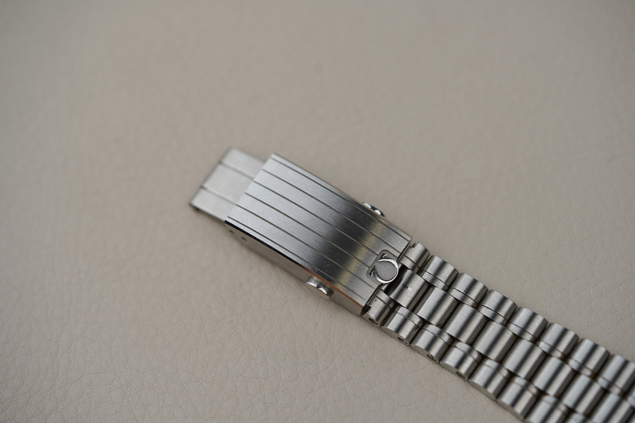 Omega Speedmaster Moonwatch 310.30.42.50.01.001 Hesalite