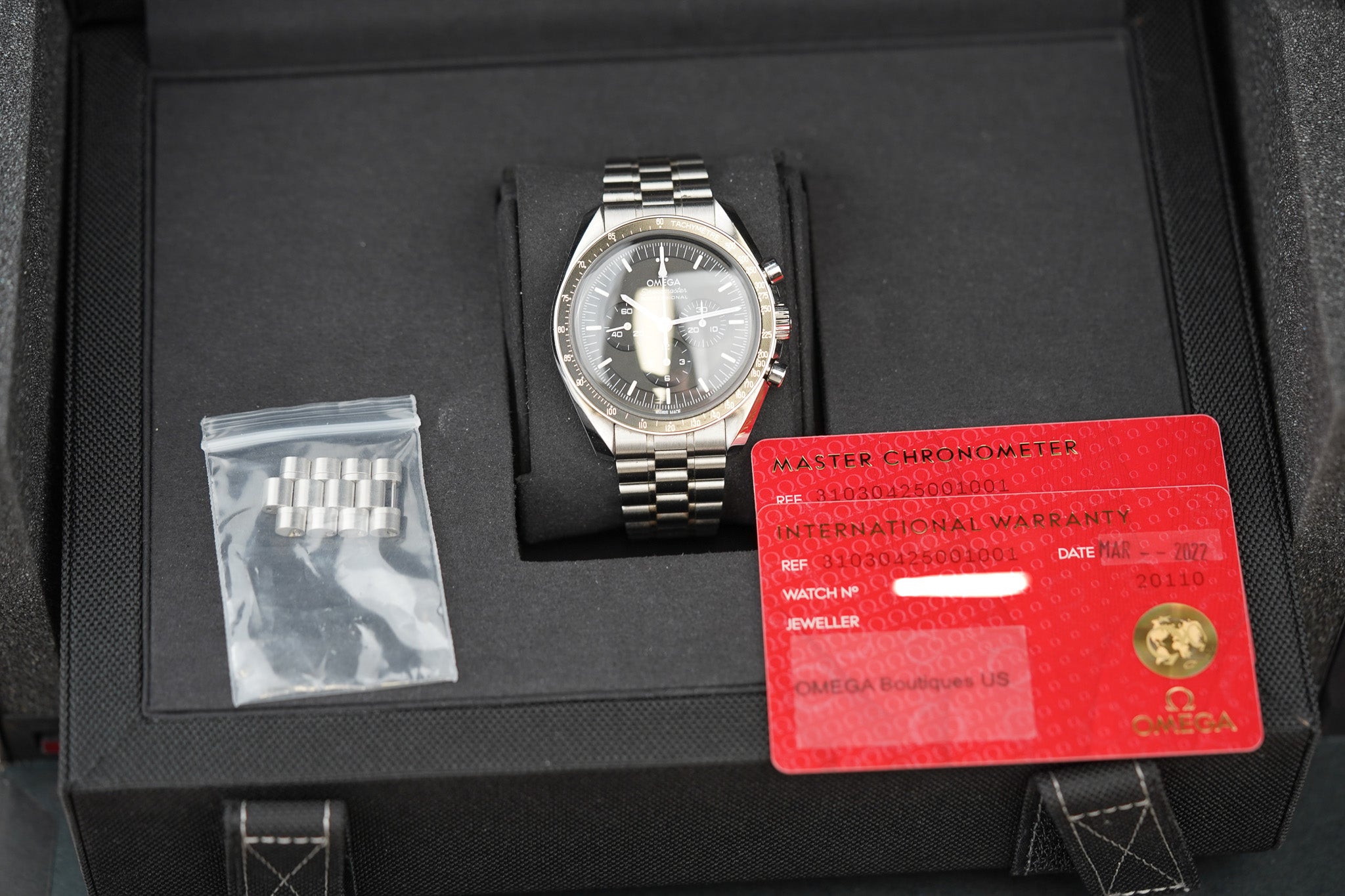 Omega Speedmaster Moonwatch 310.30.42.50.01.001 Hesalite