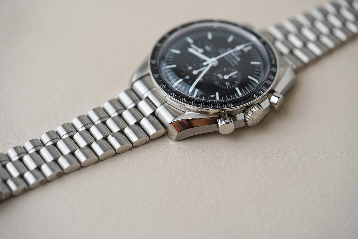Omega Speedmaster Moonwatch 310.30.42.50.01.001 Hesalite