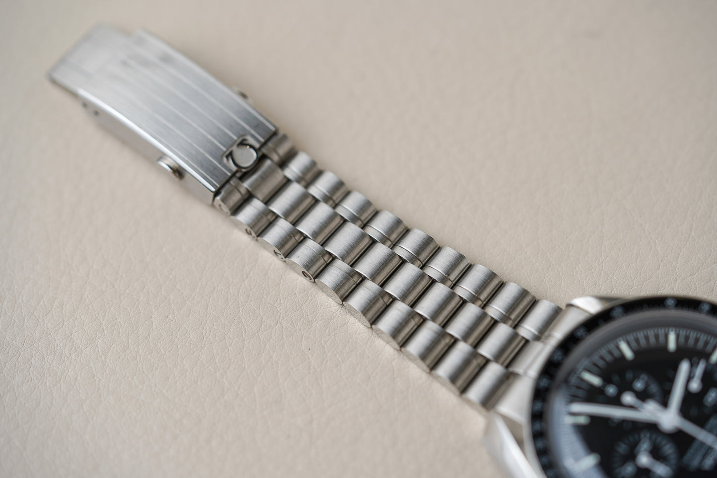 Omega Speedmaster Moonwatch 310.30.42.50.01.001 Hesalite