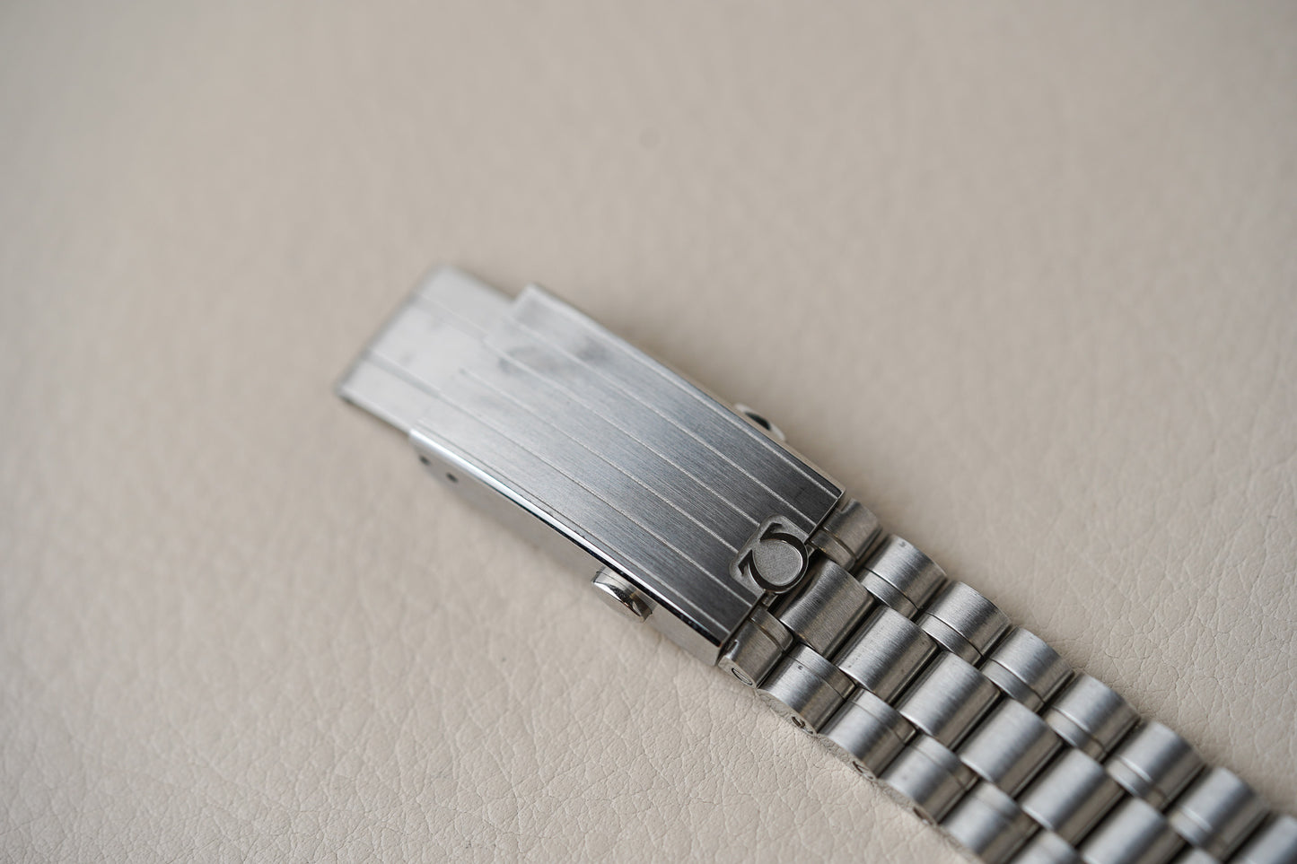 Omega Speedmaster Moonwatch 310.30.42.50.01.001 Hesalite