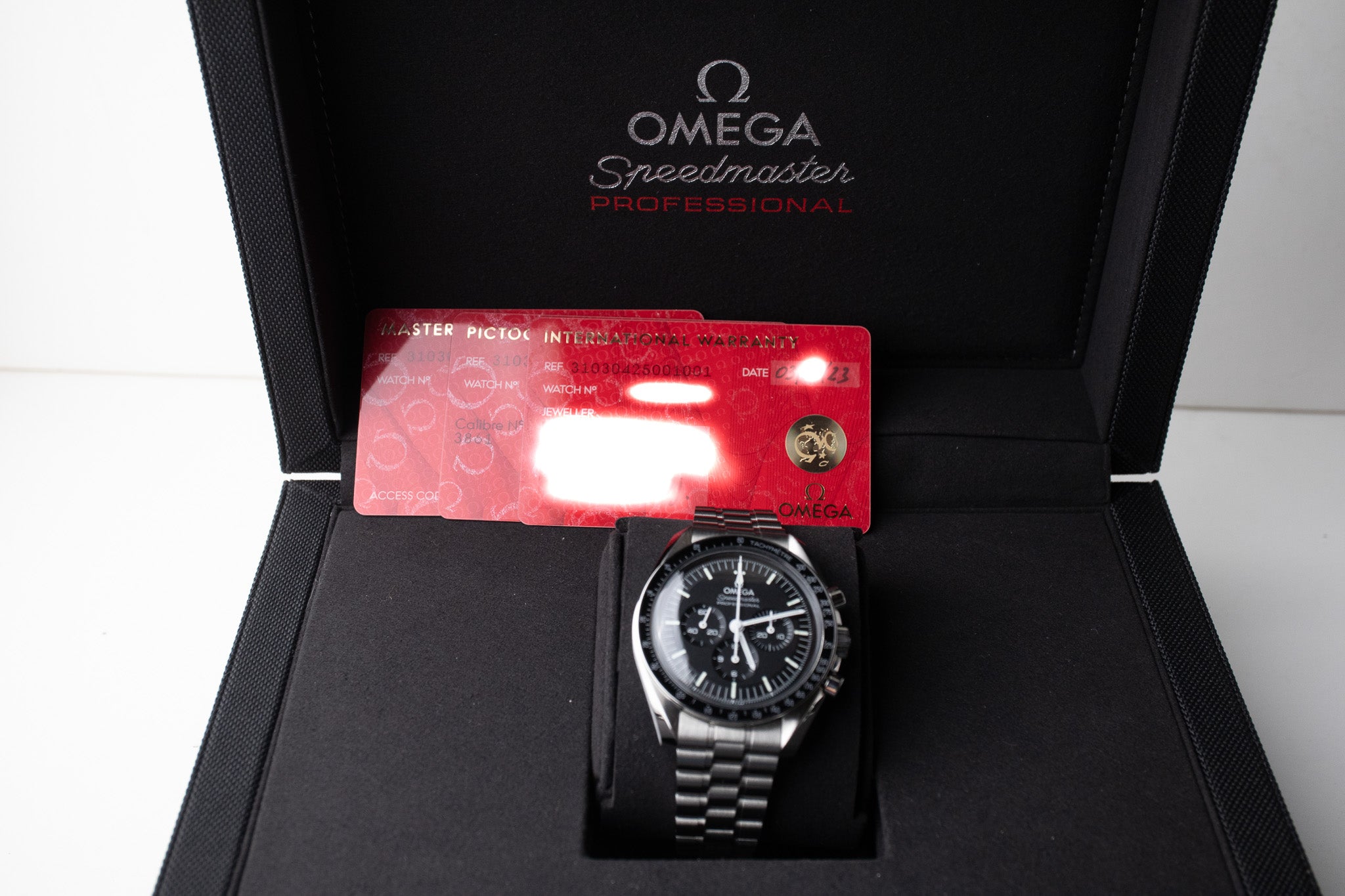 Omega Speedmaster Moonwatch referance 310.30.42.50.01.00 watch box, warranty cards, and watch