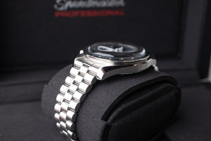Omega Speedmaster Moonwatch referance 310.30.42.50.01.00 top left side of case