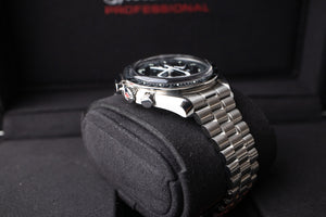 Omega Speedmaster Moonwatch referance 310.30.42.50.01.00 top right side of case and lug with crown and pushers