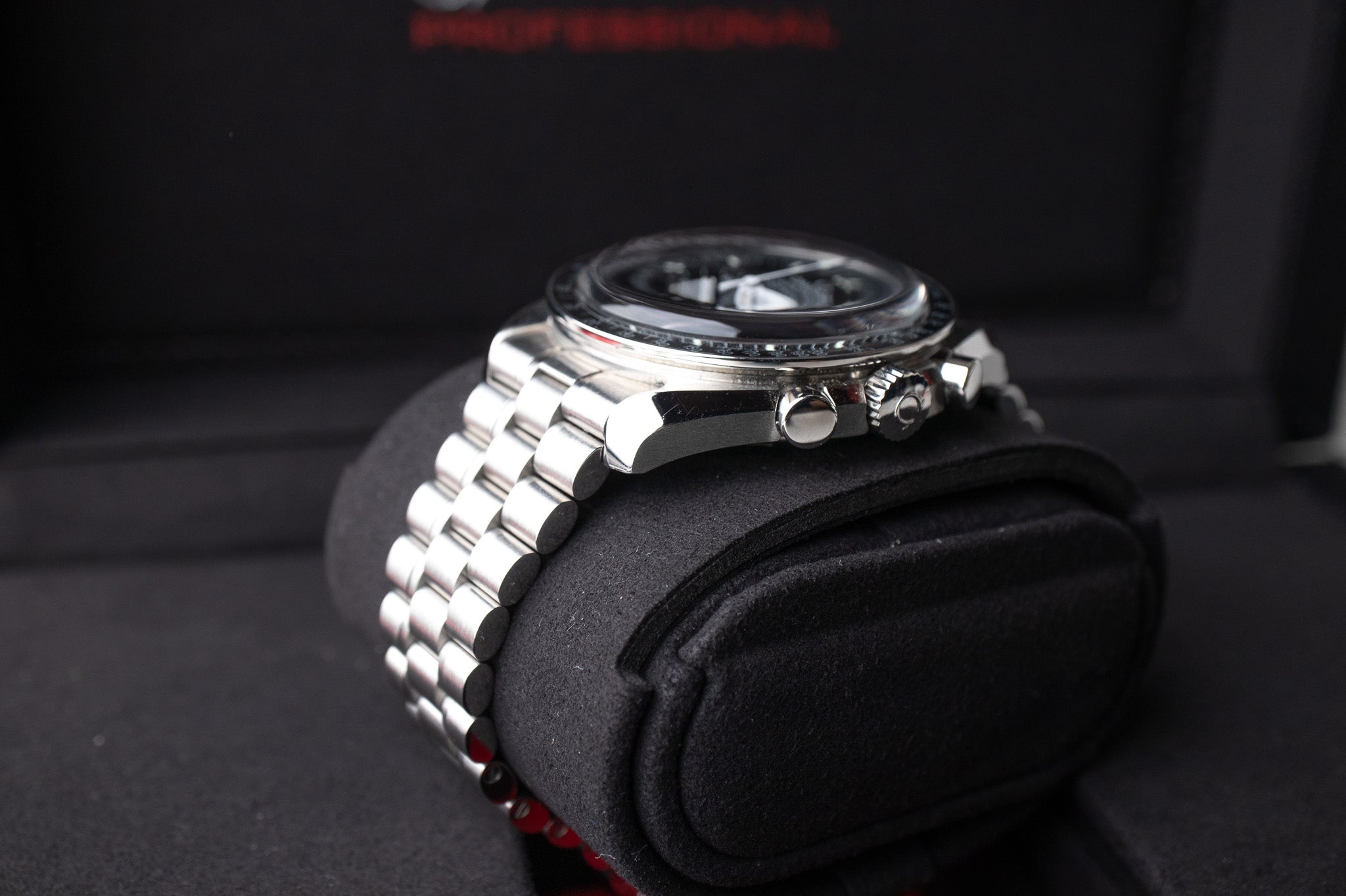 Omega Speedmaster Moonwatch referance 310.30.42.50.01.00 bottom right side of case and lug with crown and pushers