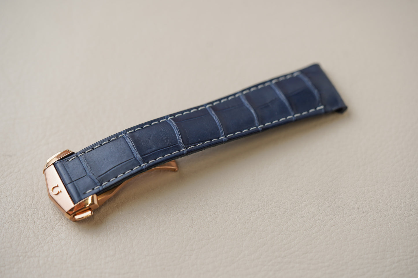 Omega Speedmaster Racing Sedna Gold 329.53.44.51.03.001