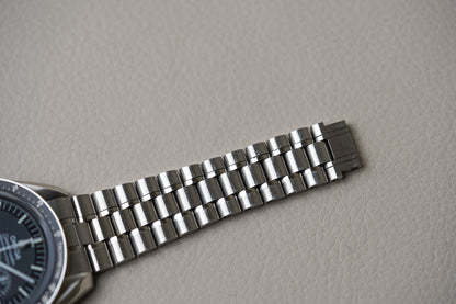 Omega Speedmaster Sapphire Sandwich 310.30.42.50.01.002 Moonwatch