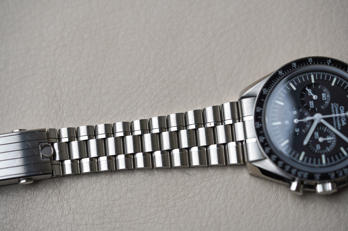 Omega Speedmaster Sapphire Sandwich 310.30.42.50.01.002 Moonwatch