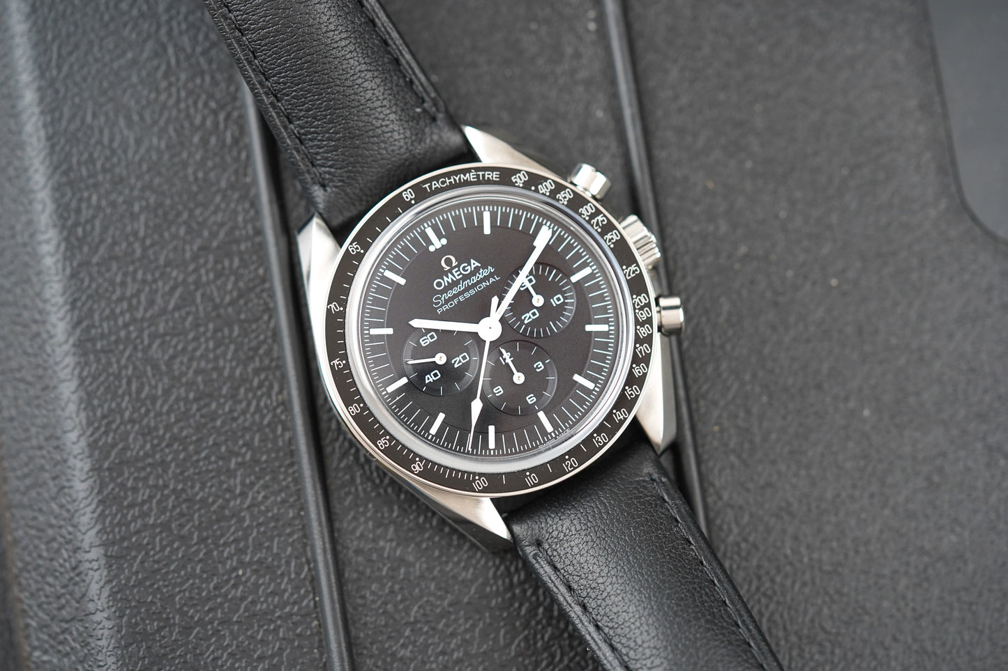 Omega Speedmaster Sapphire Sandwich 310.32.42.50.01.002 Leather