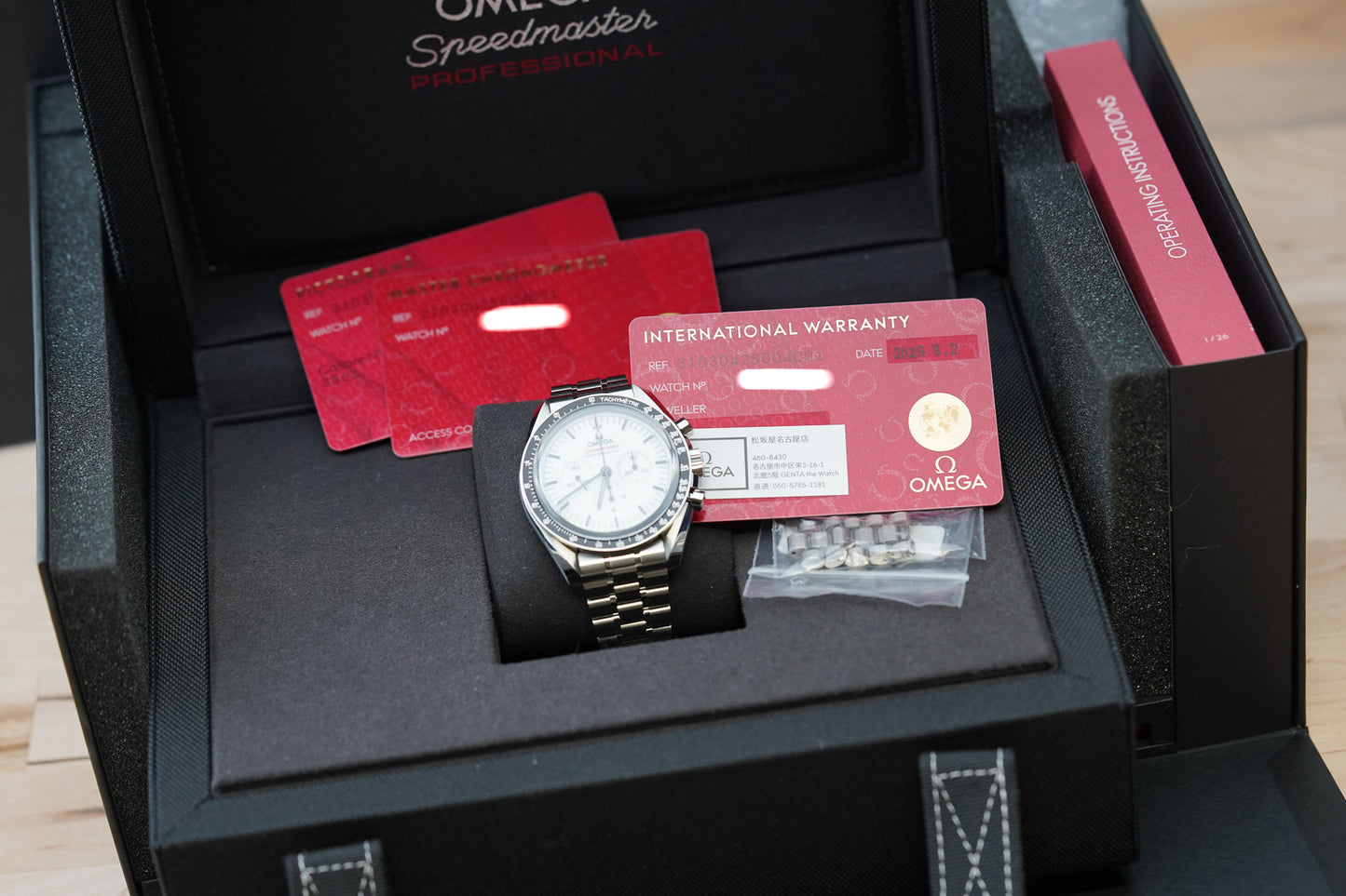 Omega Speedmaster White 310.30.42.50.04.001