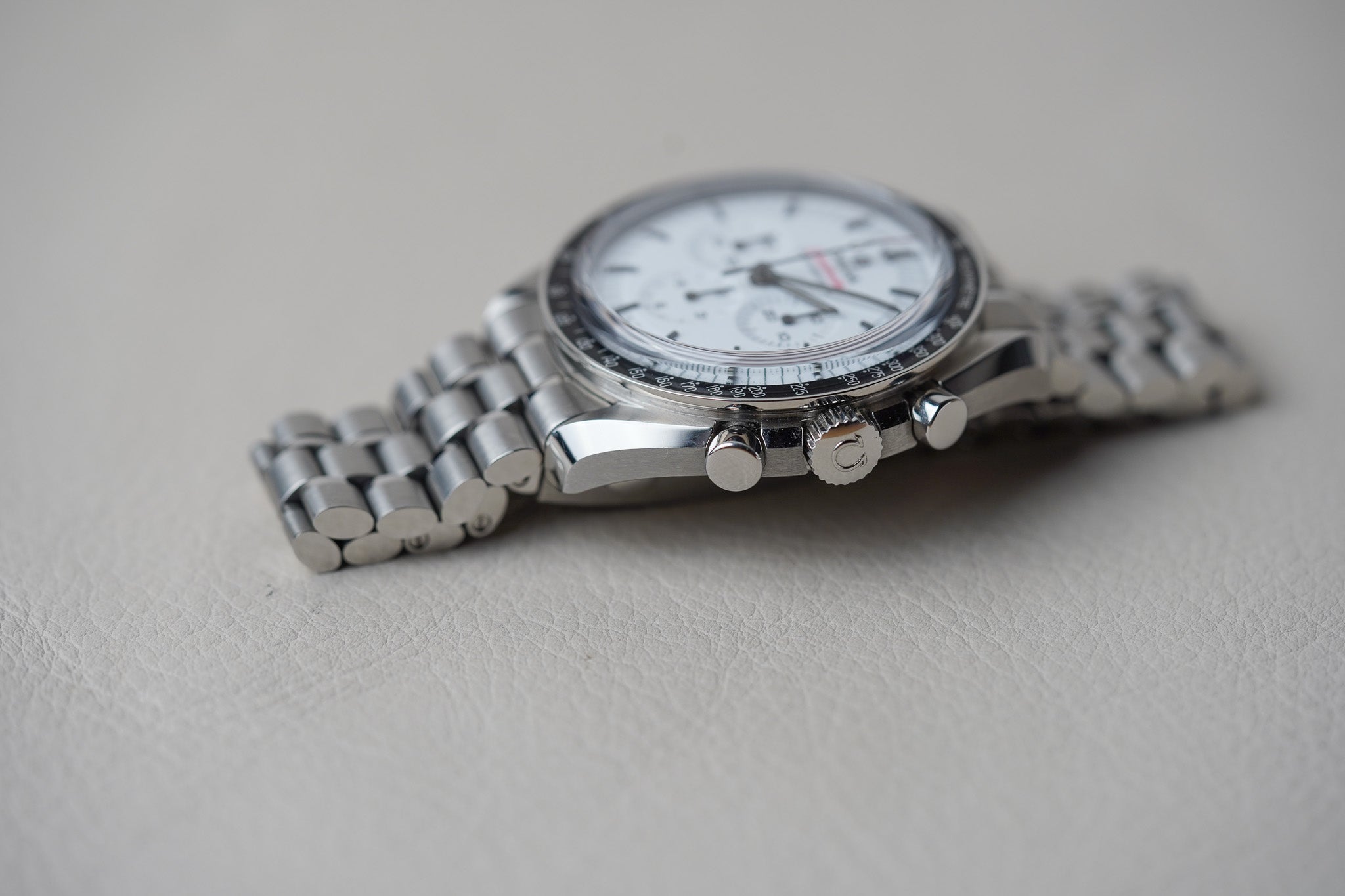 Omega Speedmaster White 310.30.42.50.04.001