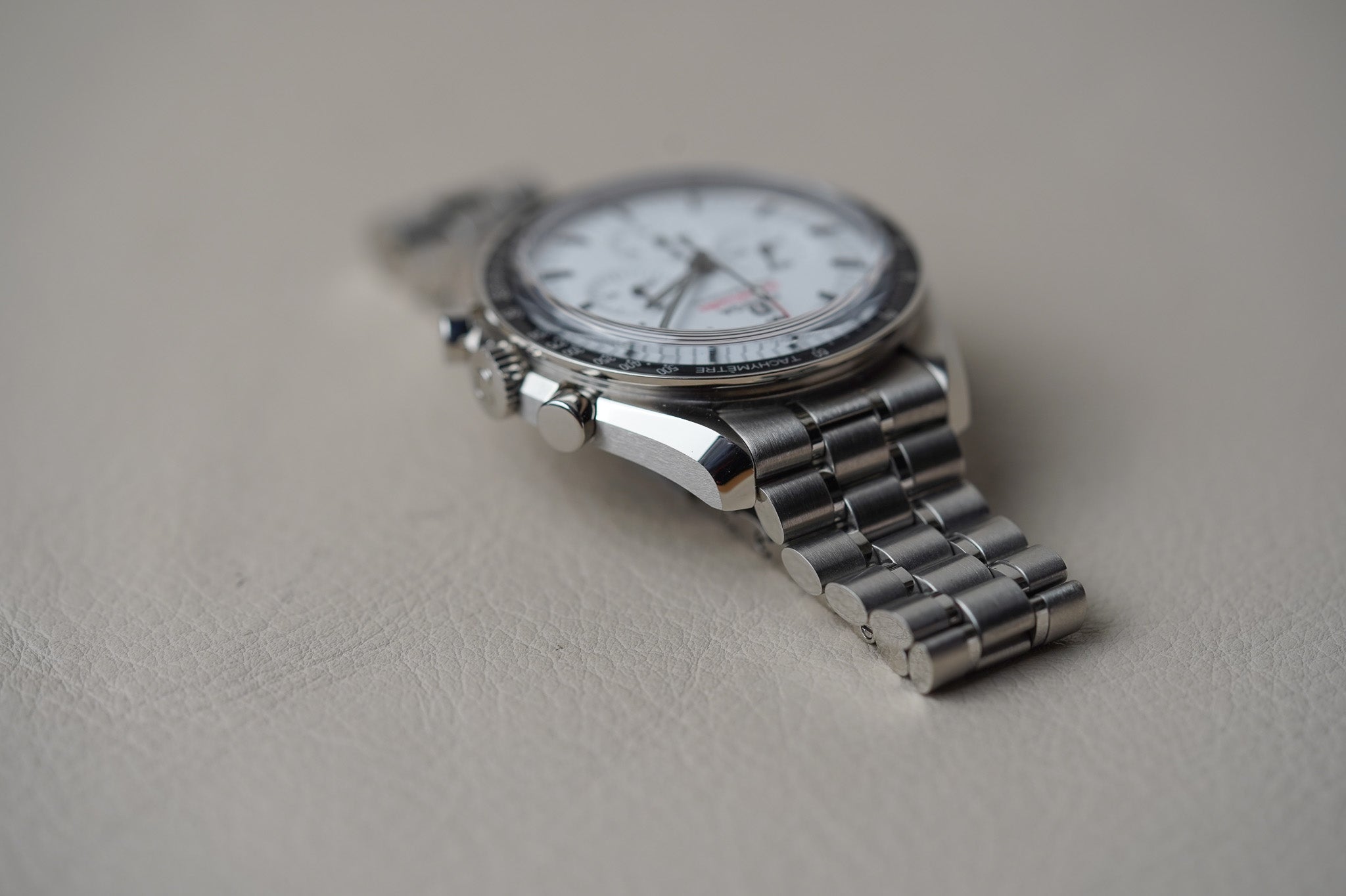 Omega Speedmaster White 310.30.42.50.04.001
