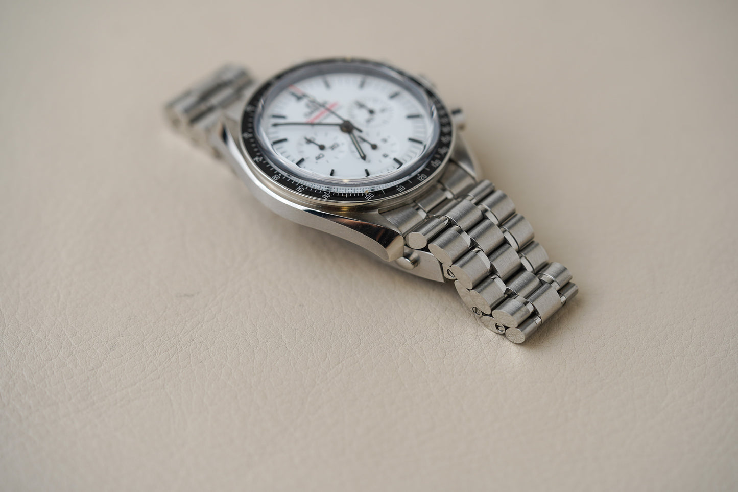 Omega Speedmaster White Moonwatch 310.30.42.50.04.001