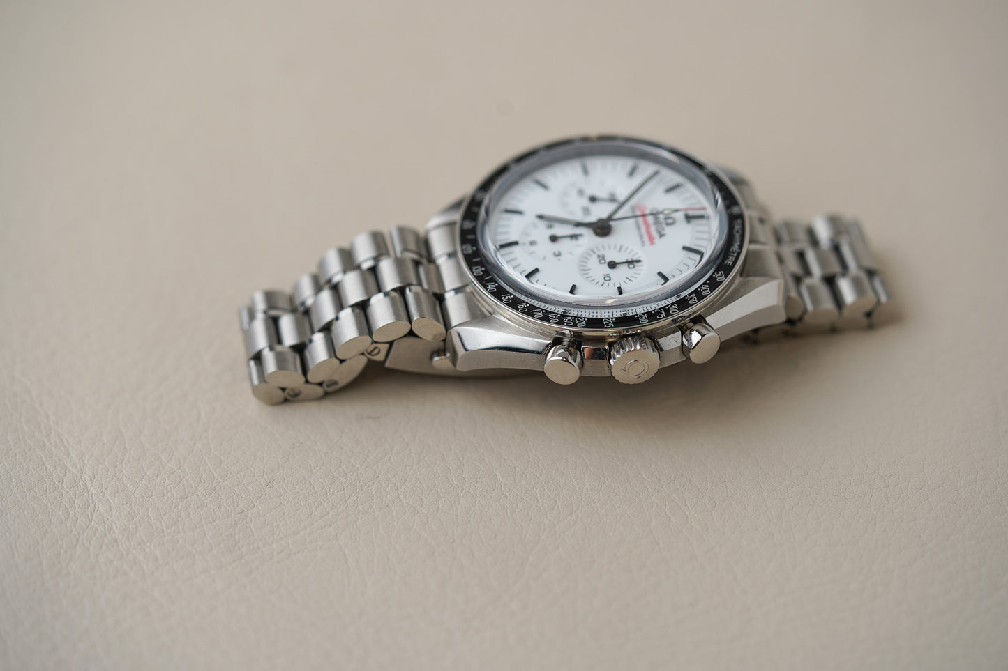 Omega Speedmaster White Moonwatch 310.30.42.50.04.001