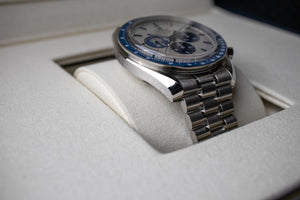 Omega Speedmaster “Silver Snoopy Award” 310.32.42.50.02.001