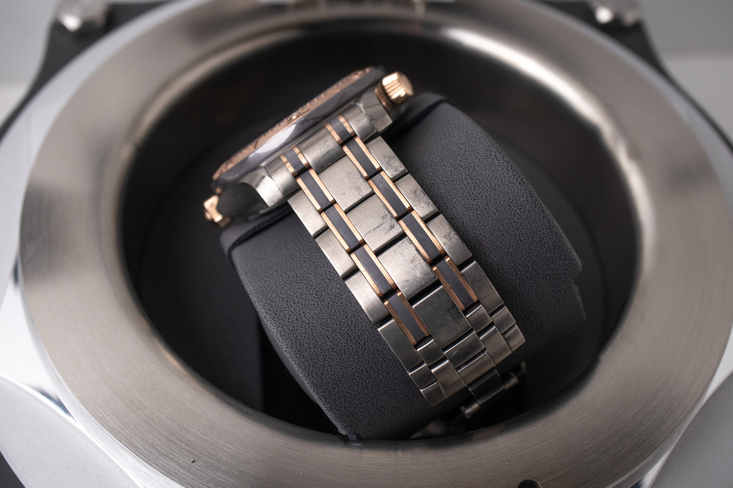 Omega Seamaster 300M Titanium ‑ Tantalum ‑ Sedna Gold 210.60.42.20.99.001