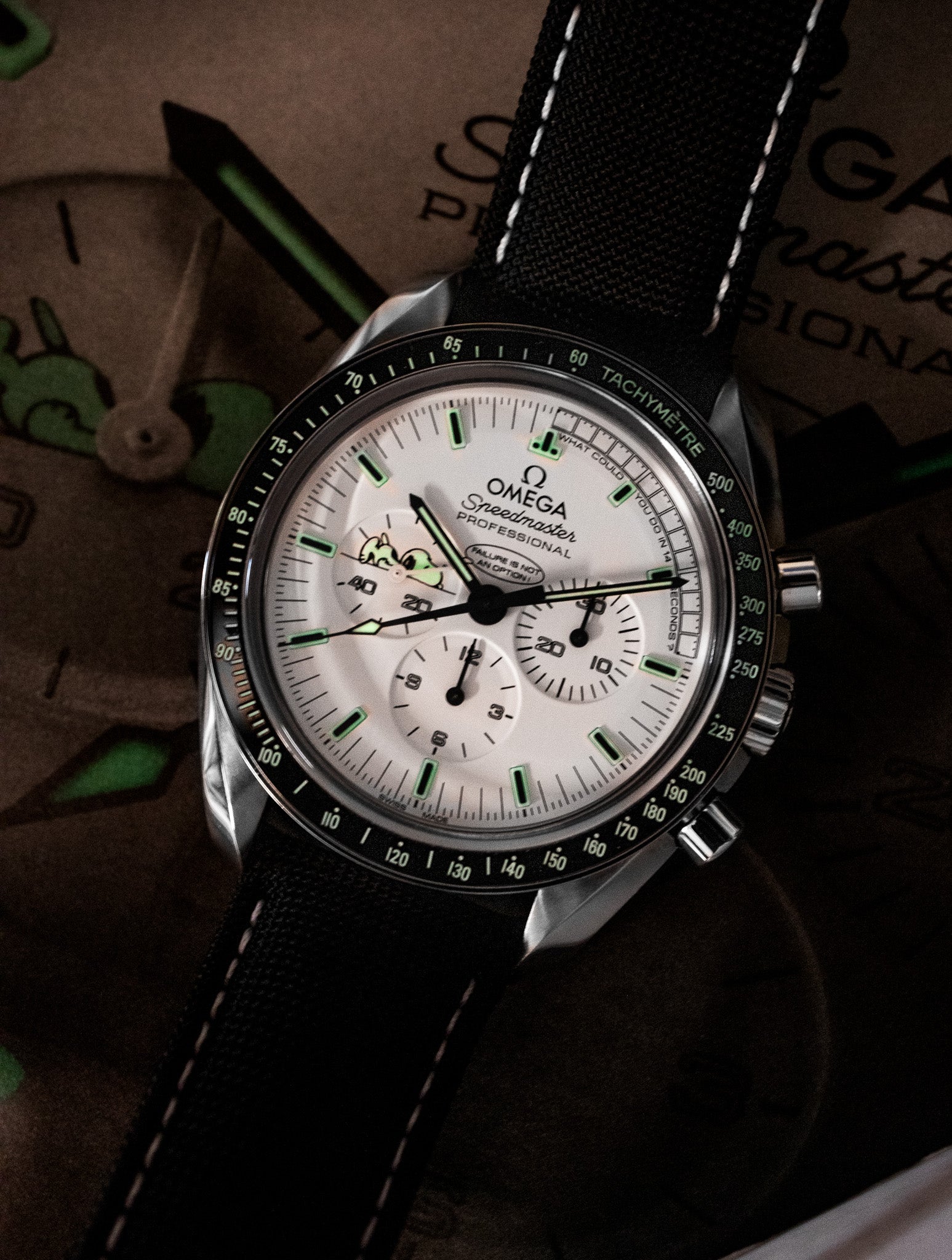 Omega Speedmaster Apollo 13 Snoopy '45th Anniversary' 311.32.42.30.04.003