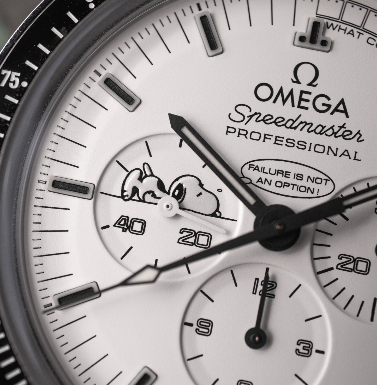 Omega Speedmaster Apollo 13 Snoopy '45th Anniversary' 311.32.42.30.04.003