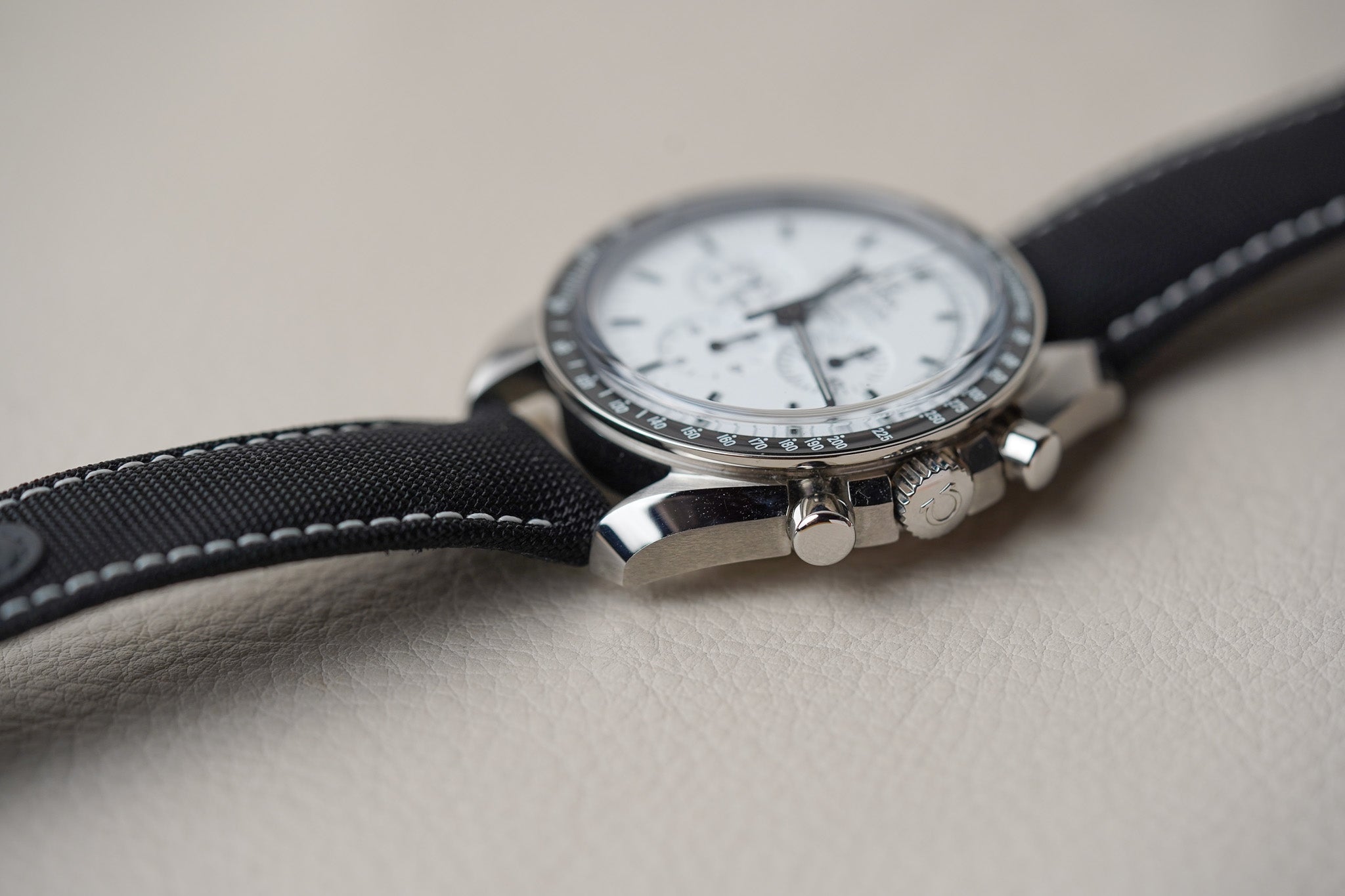 Omega Speedmaster Apollo 13 Snoopy '45th Anniversary' 311.32.42.30.04.003