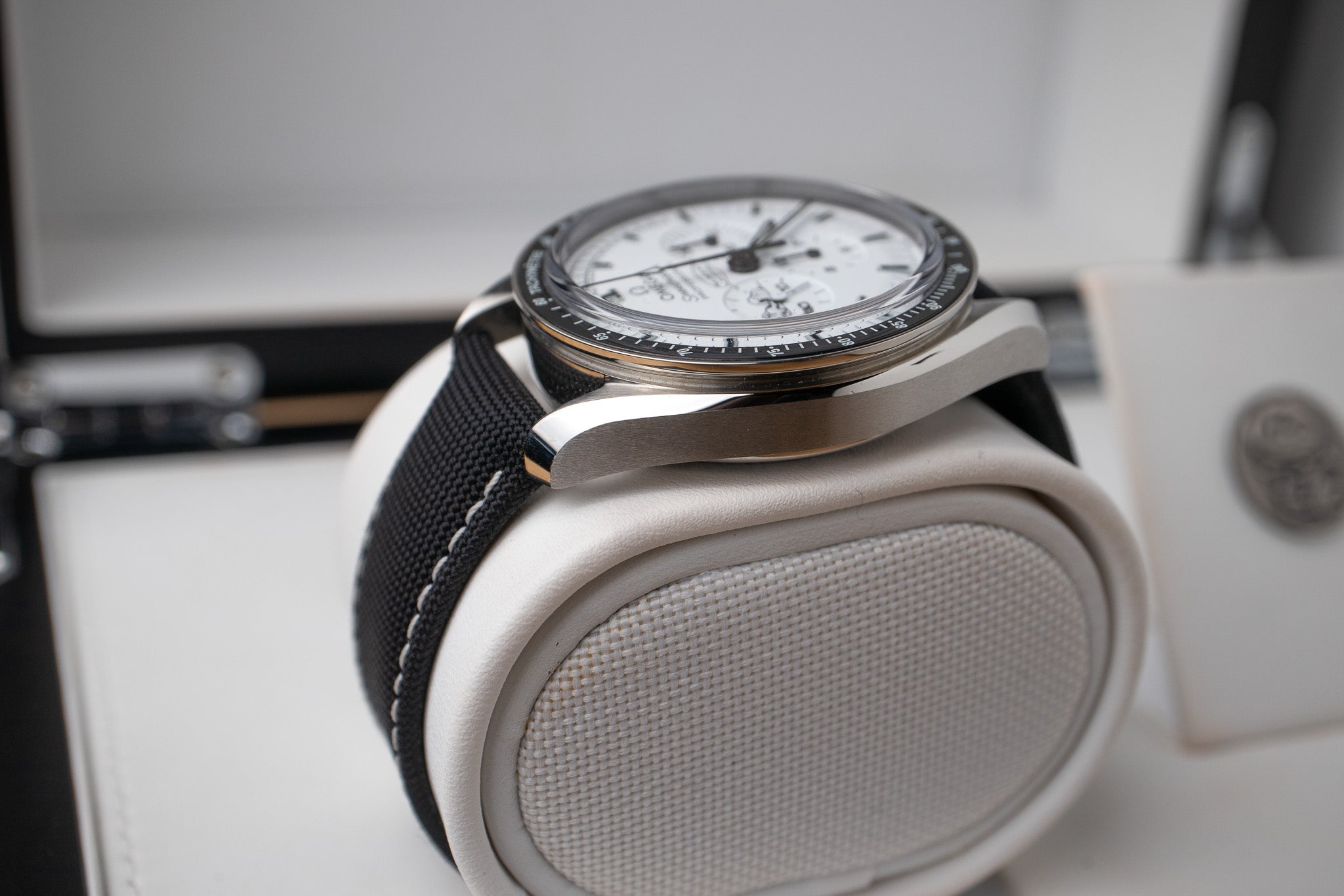 Omega Speedmaster Apollo 13 Snoopy '45th Anniversary' 311.32.42.30.04.003