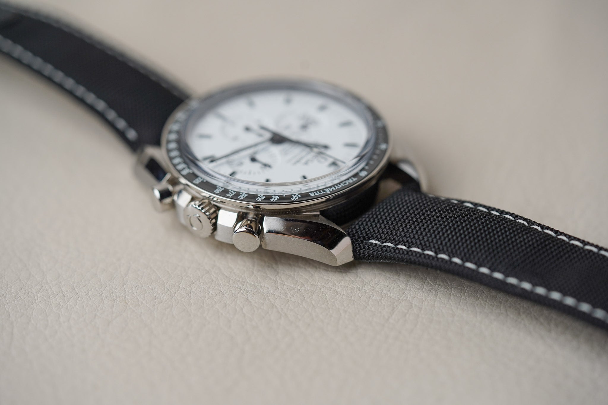 Omega Speedmaster Apollo 13 Snoopy '45th Anniversary' 311.32.42.30.04.003