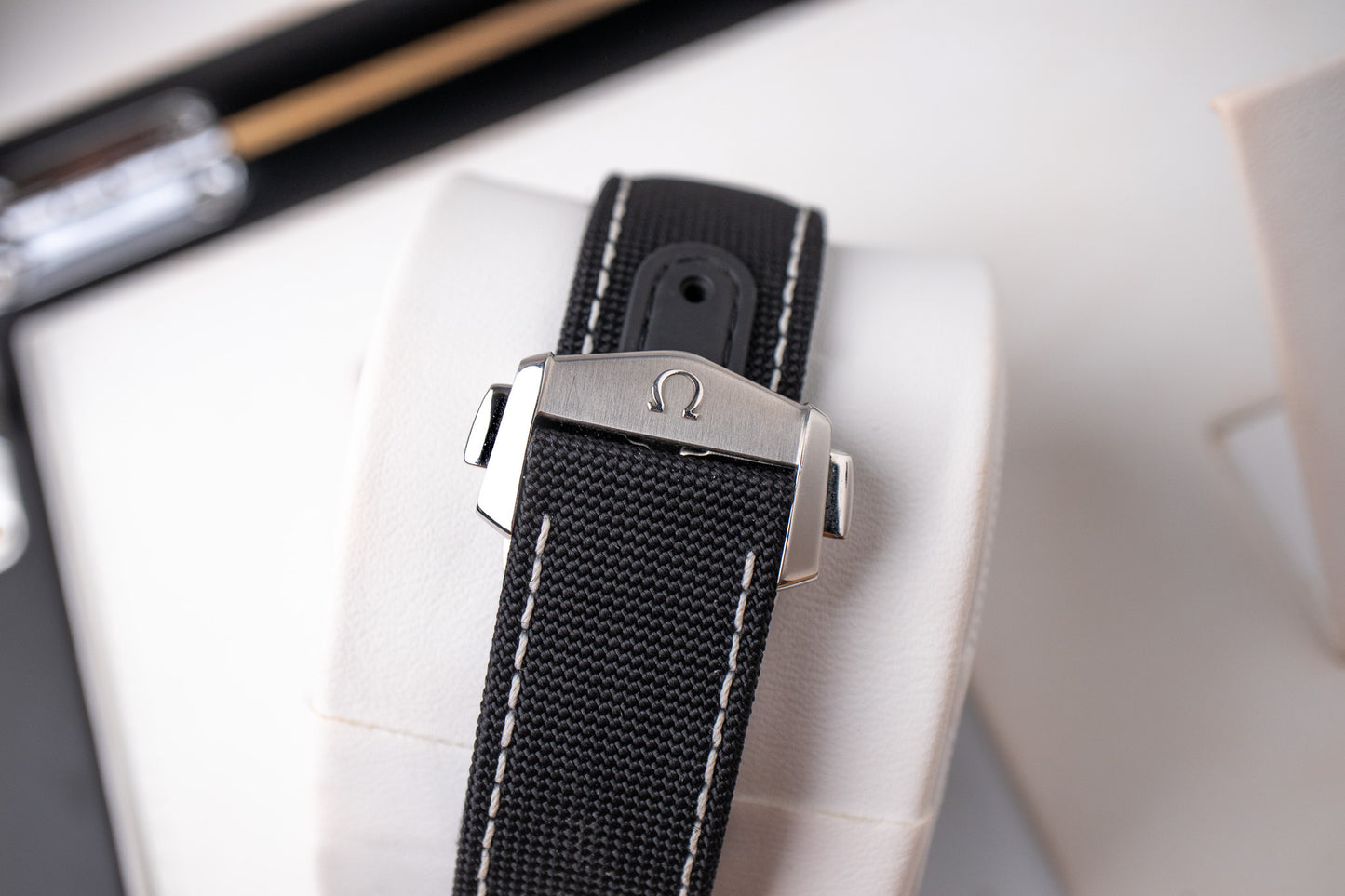 Omega Speedmaster Apollo 13 Snoopy '45th Anniversary' 311.32.42.30.04.003