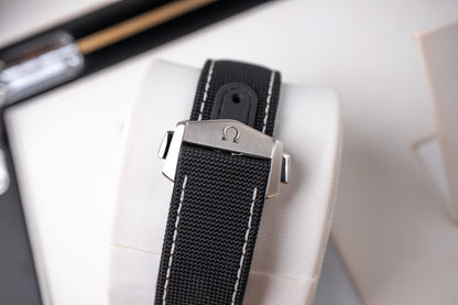 Omega Speedmaster Apollo 13 Snoopy '45th Anniversary' 311.32.42.30.04.003