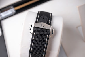 Omega Speedmaster Apollo 13 Snoopy '45th Anniversary' 311.32.42.30.04.003