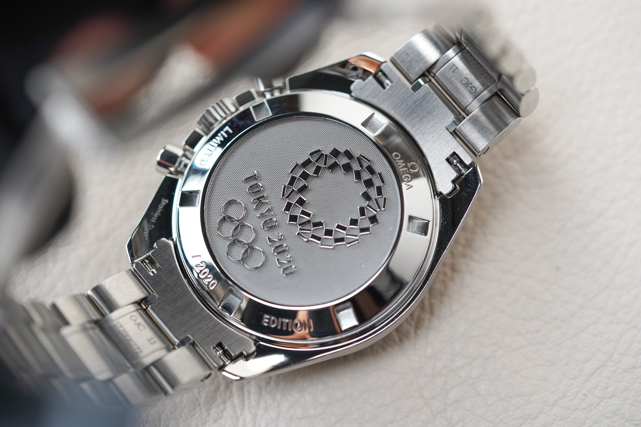 Omega Speedmaster Tokyo 2020 Panda 522.30.42.30.04.001