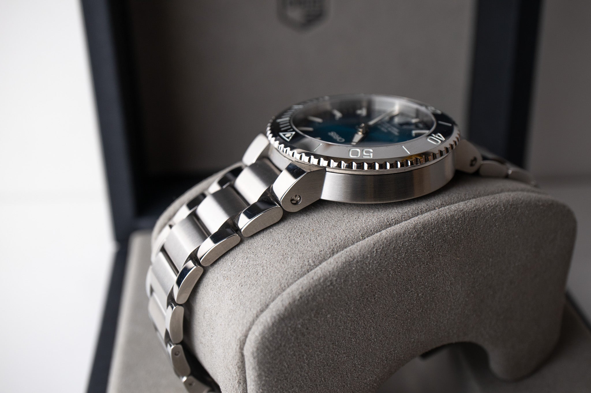 Oris Aquis Date Blue Dial