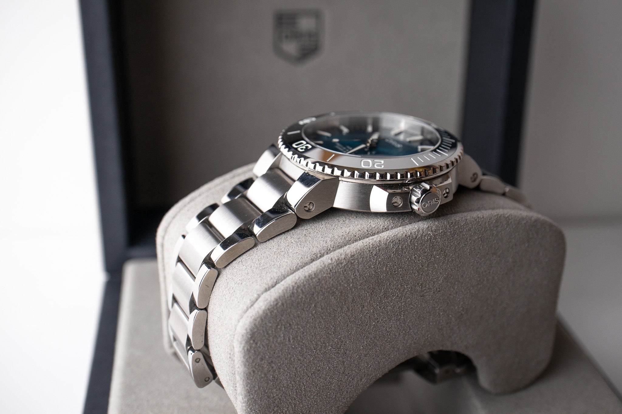 Oris Aquis Date Blue Dial