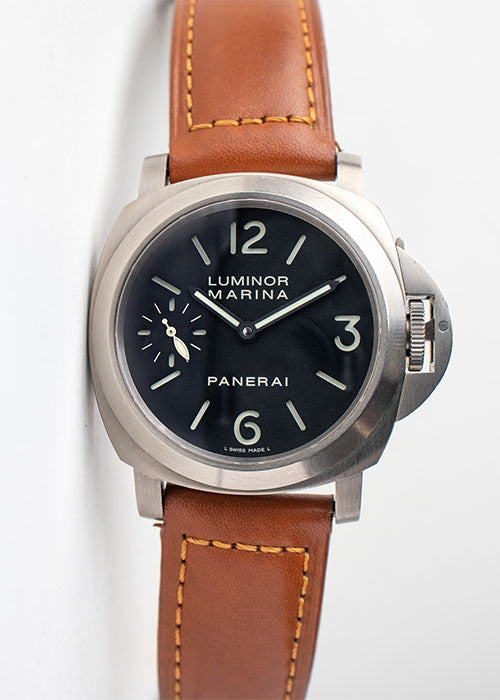 Panerai Luminor Marina Titanio PAM177 balck dial stainless steel Men's watch front of watch 