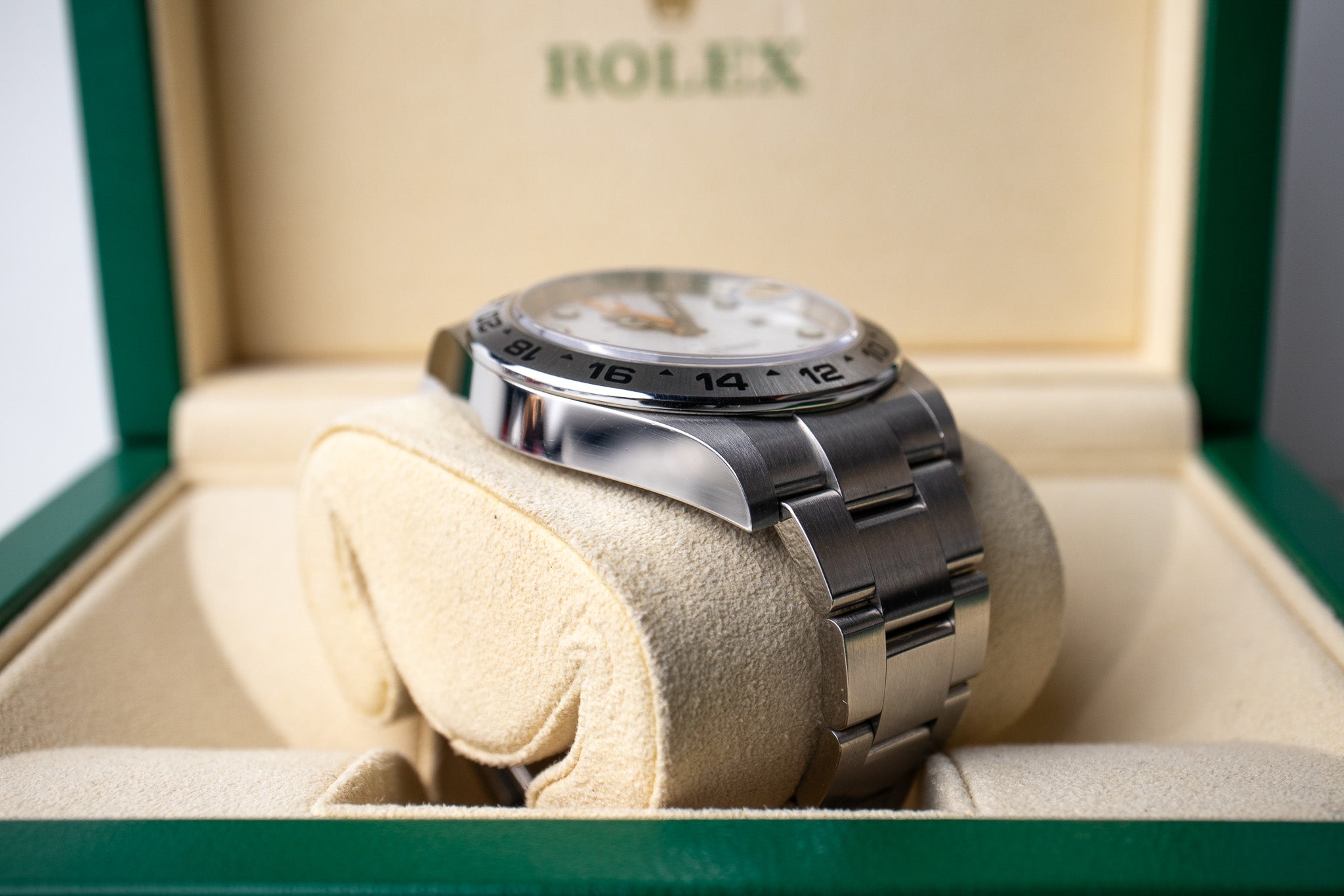 Rolex Explorer II reference 16570 bottom left side of the case and lug 