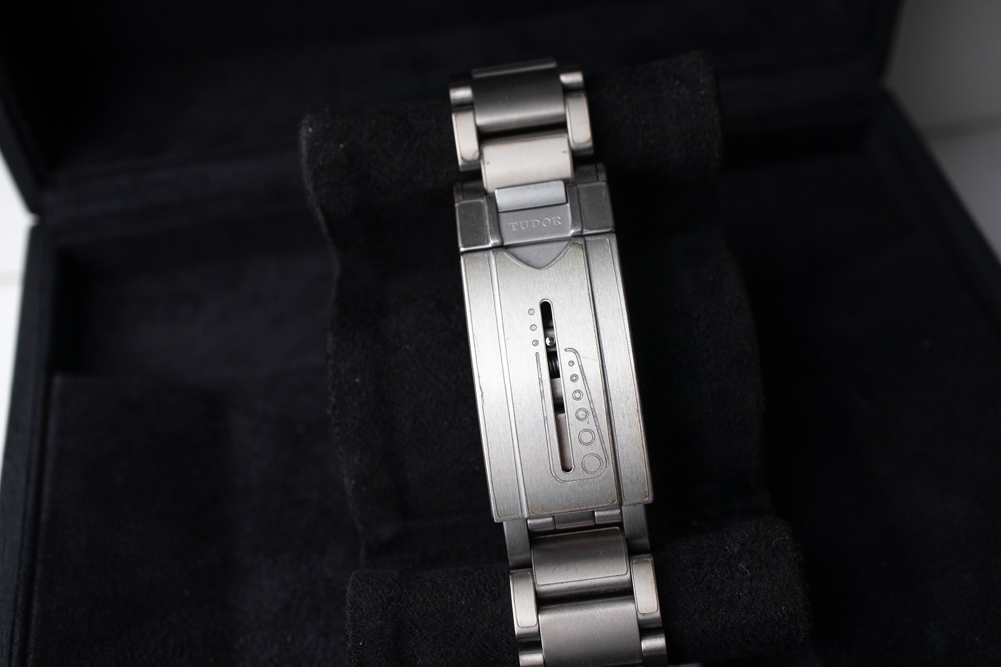 Tudor Pelagos 25600TN Titanium Men's Watch clasp on the bracelet