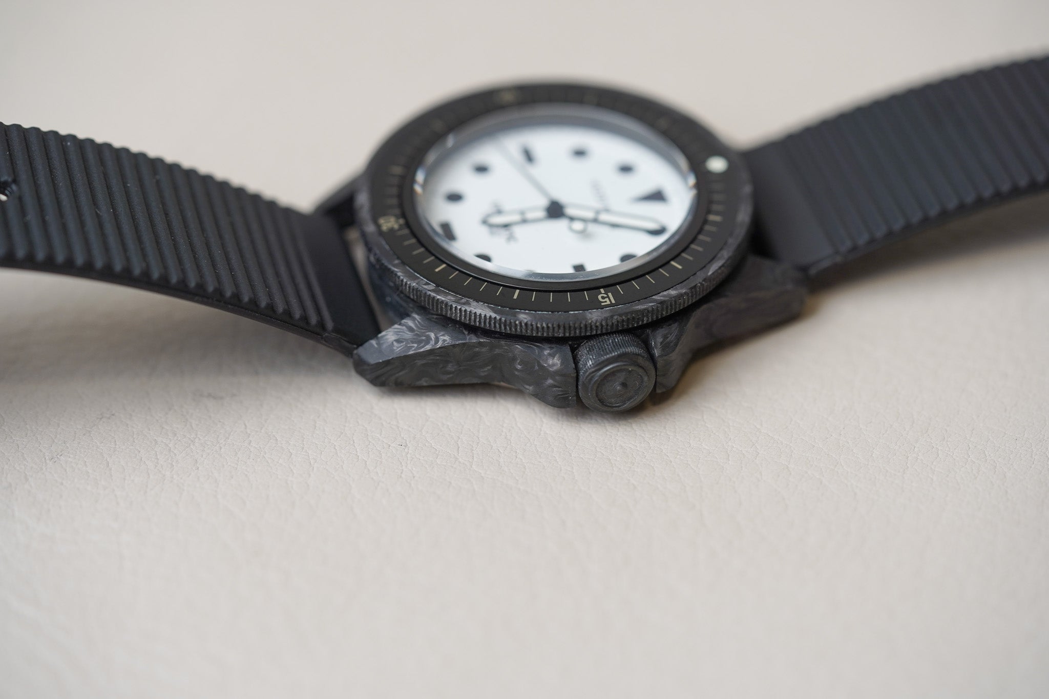 Unimatic x Hodinkee Modello Uno Carbon U1S-C-H