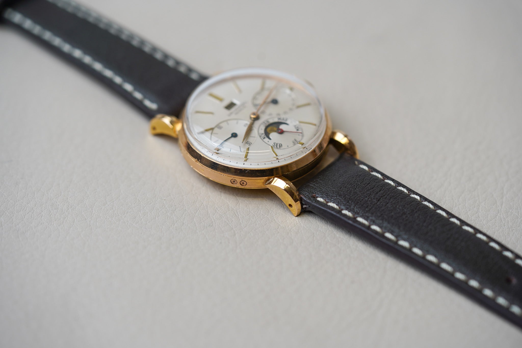 Universal Genève Triple Calendar Moonphase 18k Yellow Gold 11305