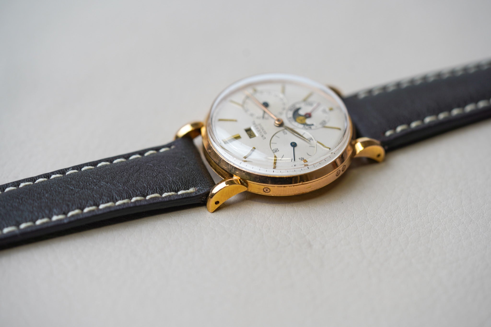 Universal Genève Triple Calendar Moonphase 18k Yellow Gold 11305