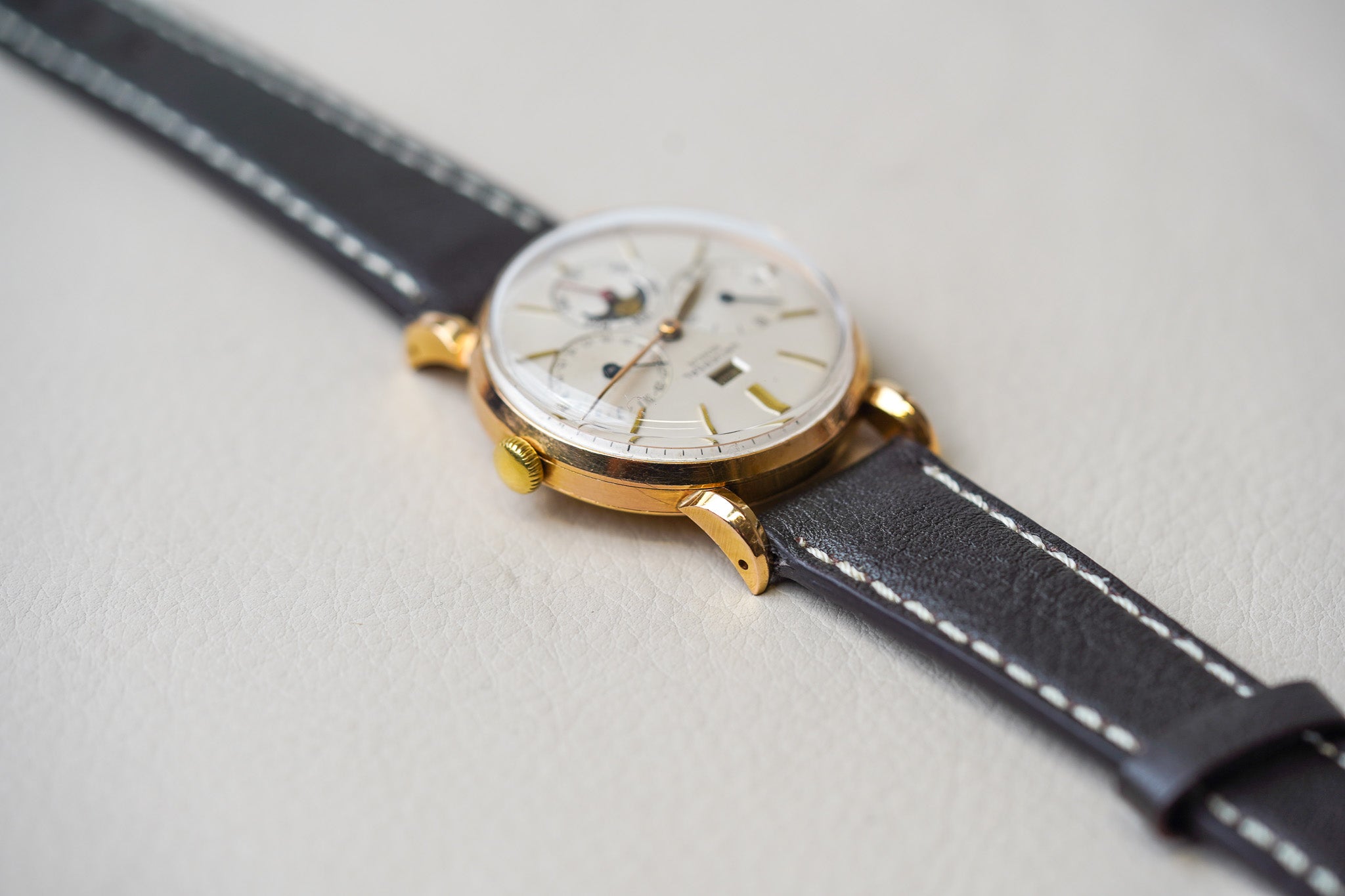 Universal Genève Triple Calendar Moonphase 18k Yellow Gold 11305