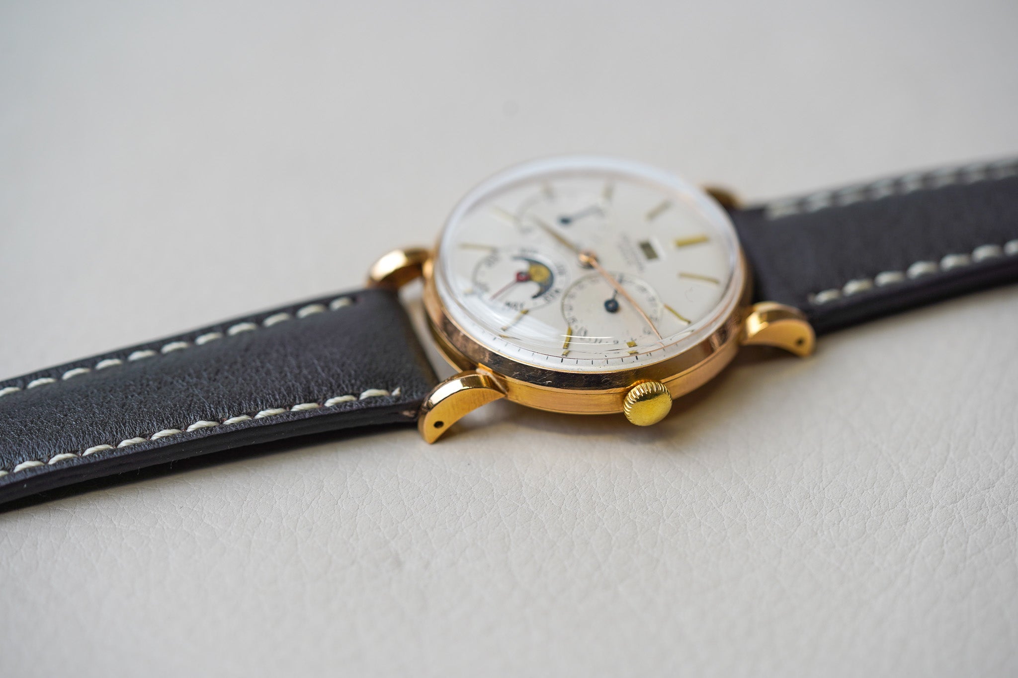 Universal Genève Triple Calendar Moonphase 18k Yellow Gold 11305
