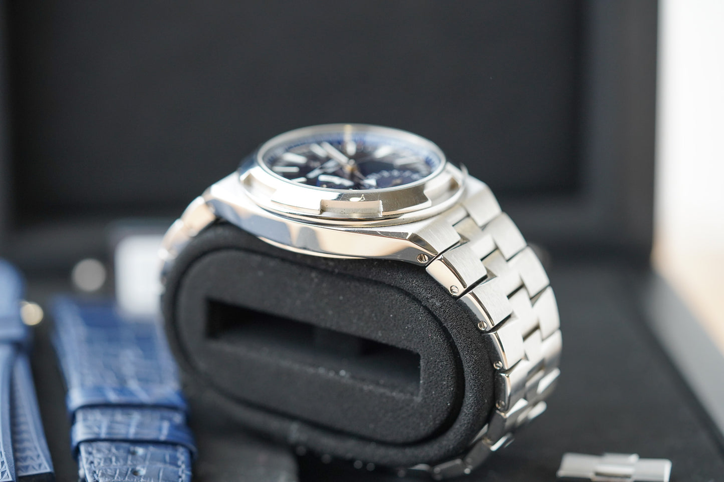 Vacheron Constantin Overseas Dualtime 4900V/110A-B334