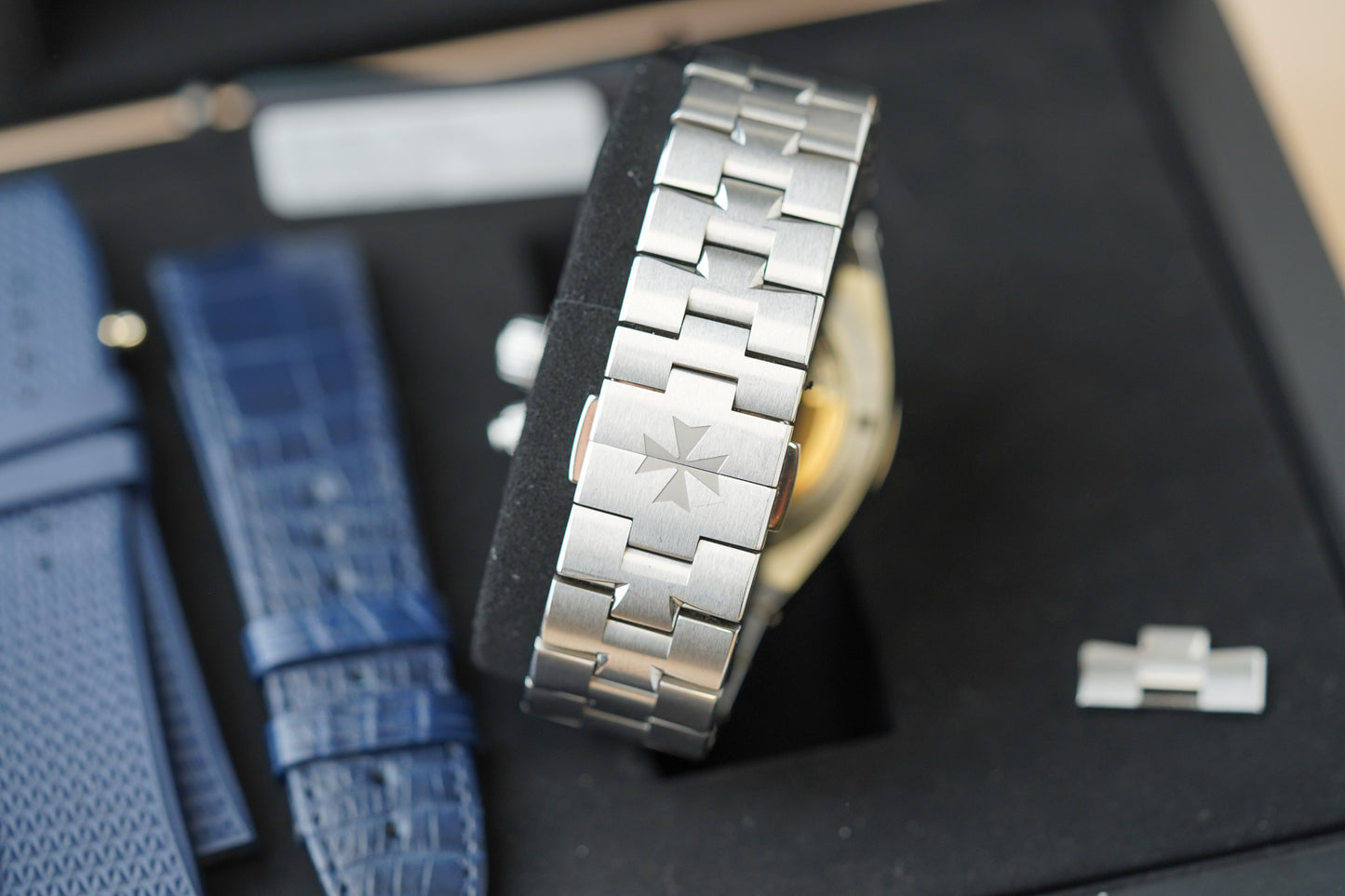 Vacheron Constantin Overseas Dualtime 4900V/110A-B334