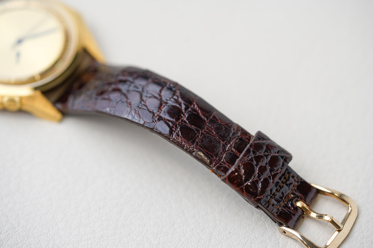 1970's Zodiac Olympos Mystery Dial Florentine Manta Ray 18k YG 4004 705