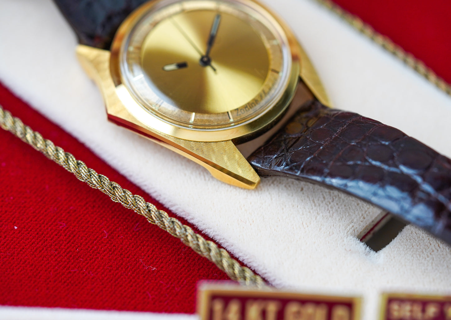 1970's Zodiac Olympos Mystery Dial Florentine Manta Ray 18k YG 4004 705