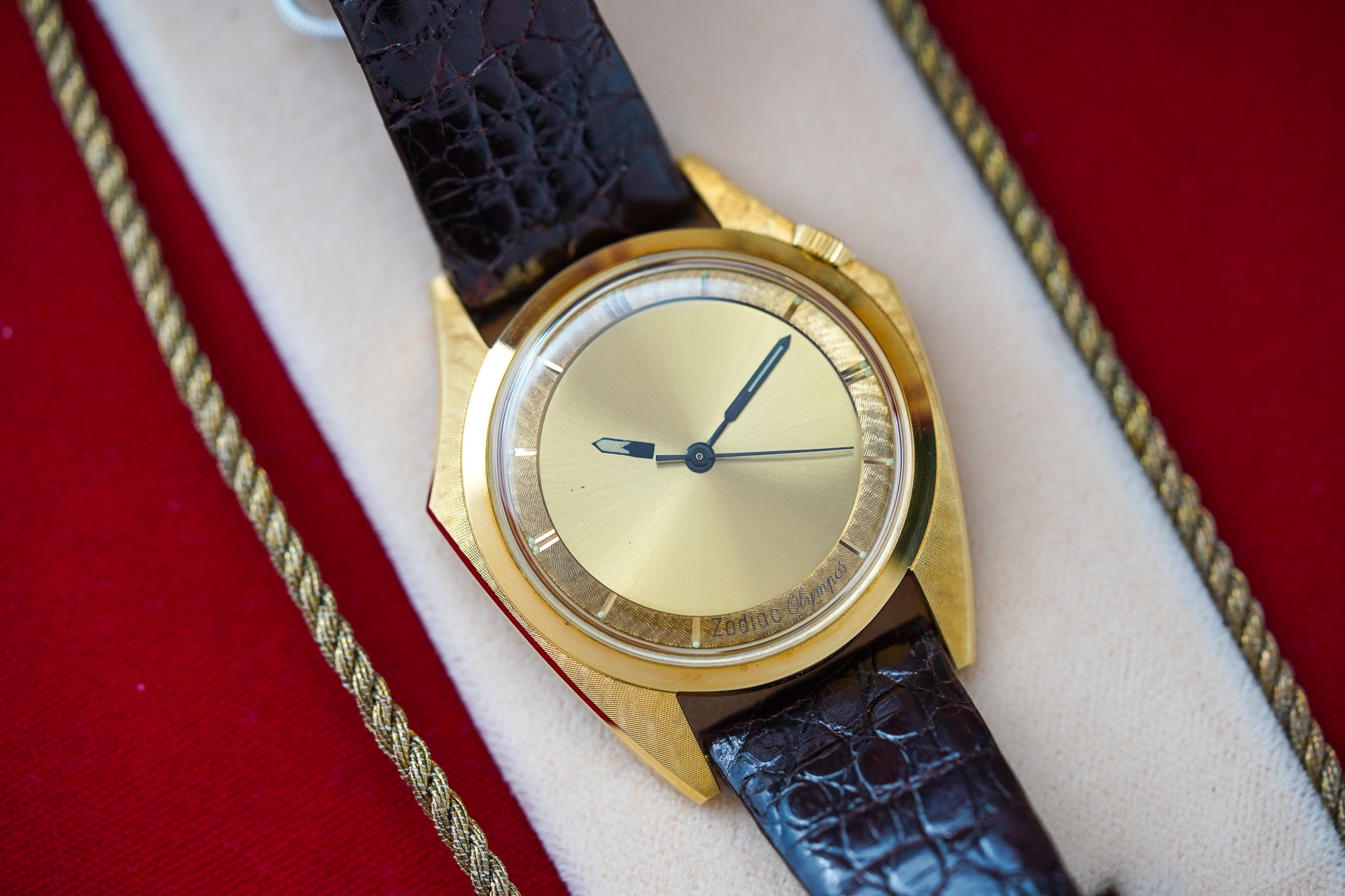 1970's Zodiac Olympos Mystery Dial Florentine Manta Ray 18k YG