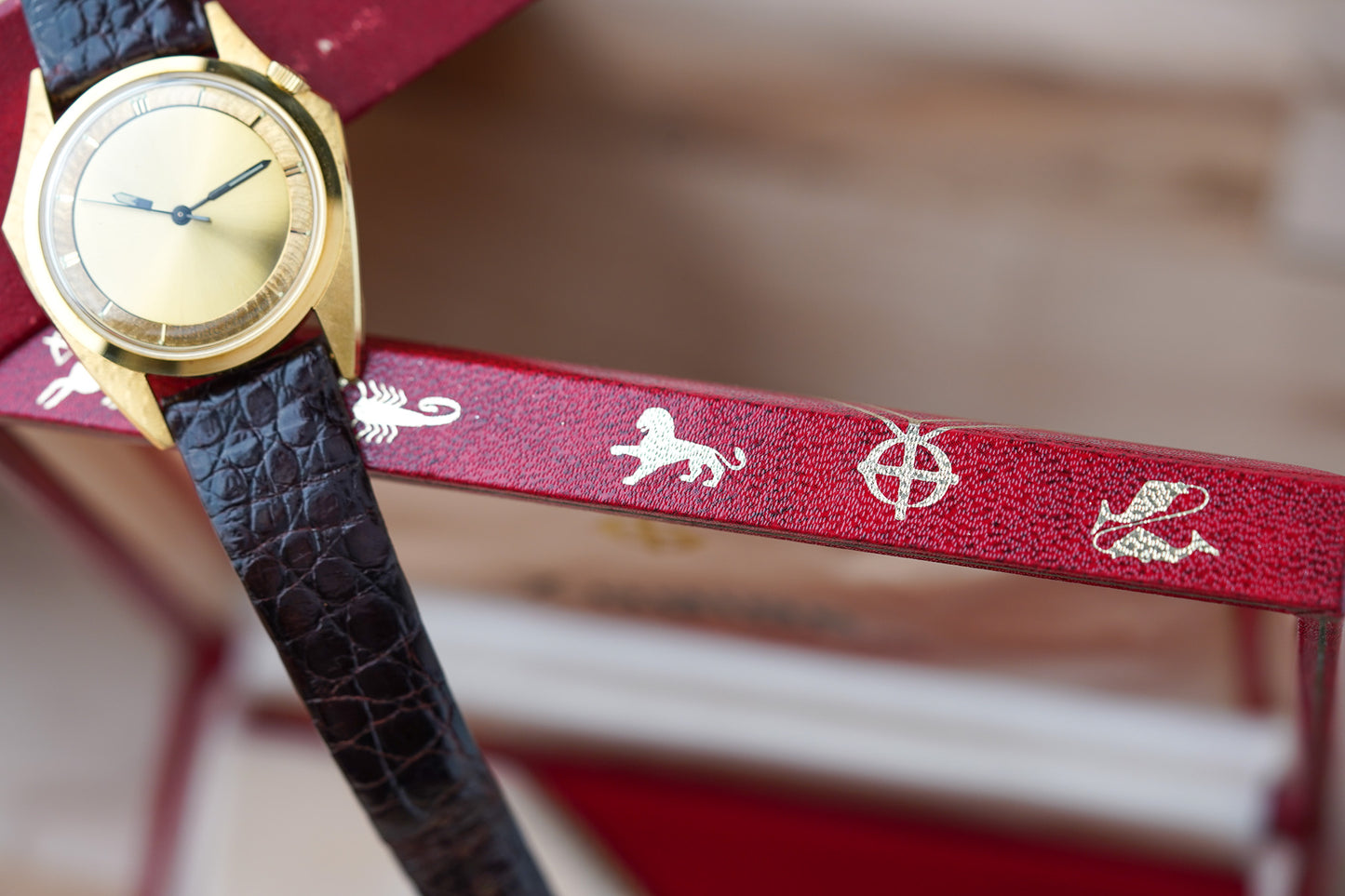 1970's Zodiac Olympos Mystery Dial Florentine Manta Ray 18k YG 4004 705