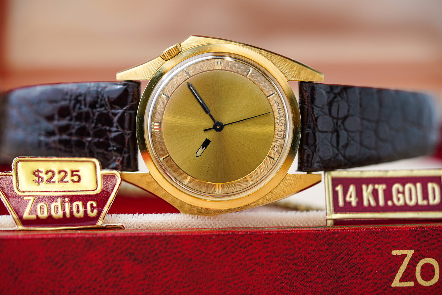 1970's Zodiac Olympos Mystery Dial Florentine Manta Ray 18k YG 4004 705